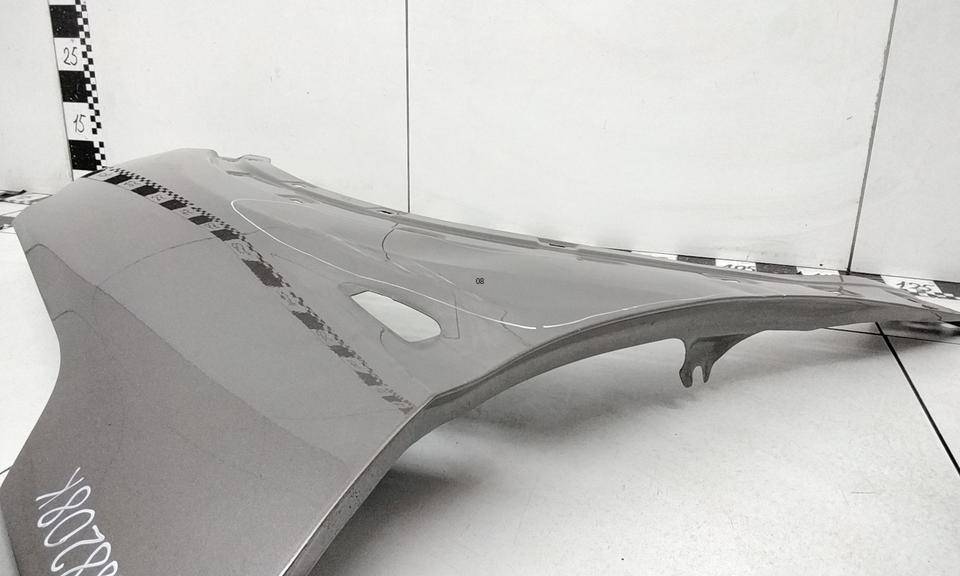 Крыло переднее правое