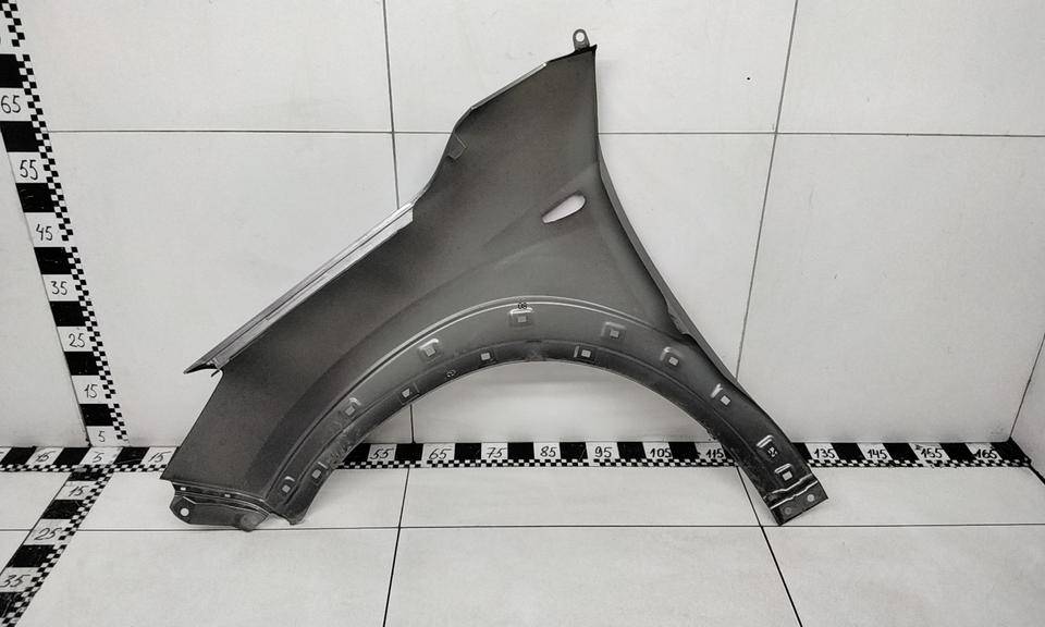 Крыло переднее правое