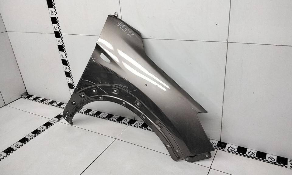 Крыло переднее правое