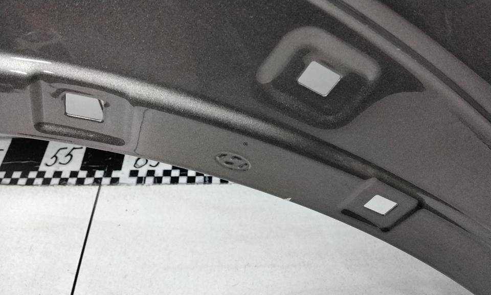 Крыло переднее правое