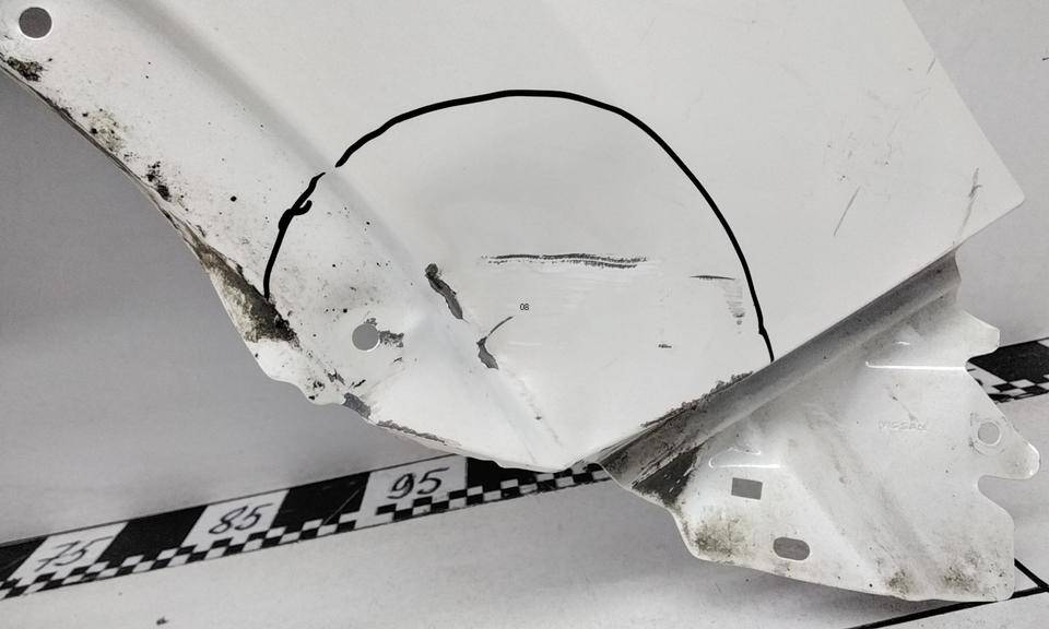 Крыло переднее правое