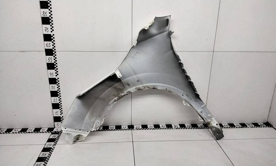 Крыло переднее правое