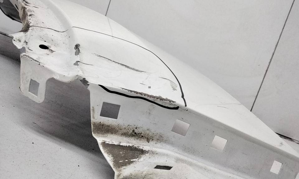 Крыло переднее правое