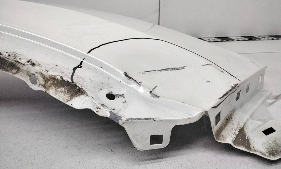 Крыло переднее правое