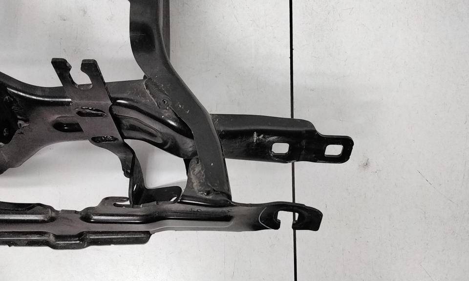 Кронштейн фар правый