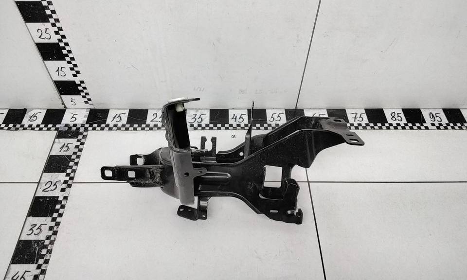 Кронштейн фар правый