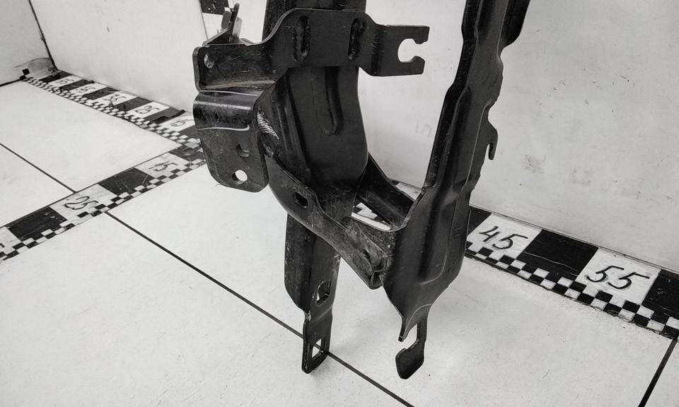 Кронштейн фар правый