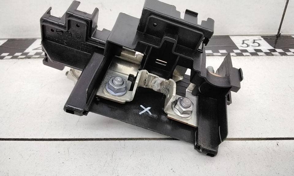 Клемма аккумулятора +