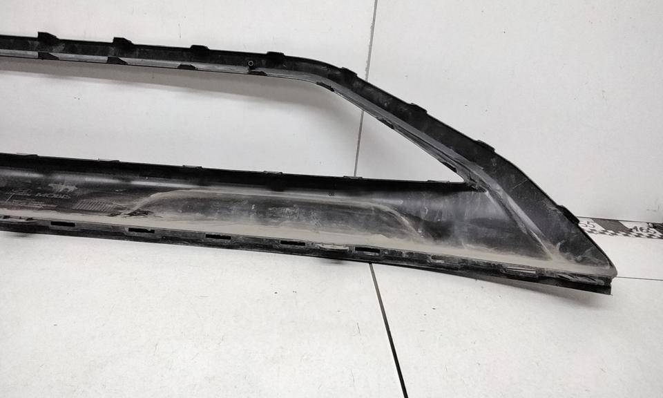 Накладка переднего бампера