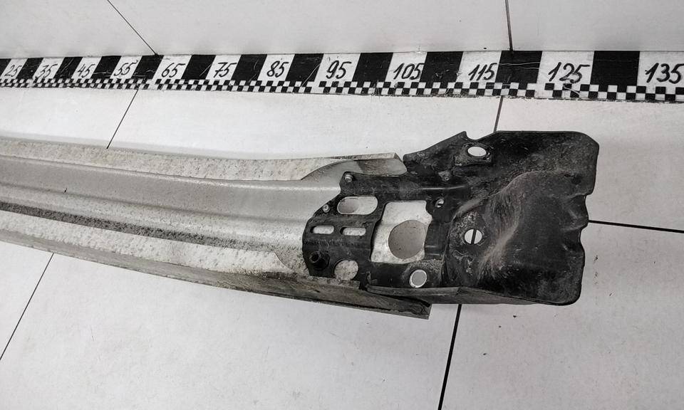 Усилитель переднего бампера