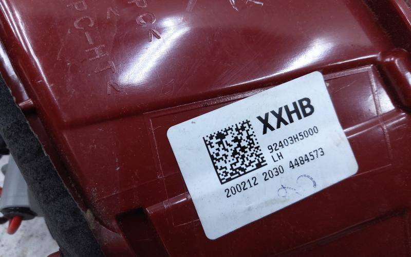 Фонарь задний внутренний левый
