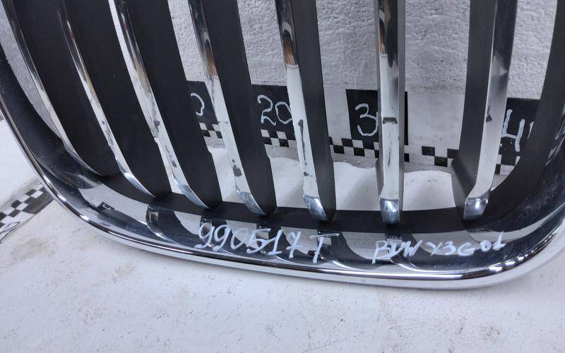 Решетка радиатора правая