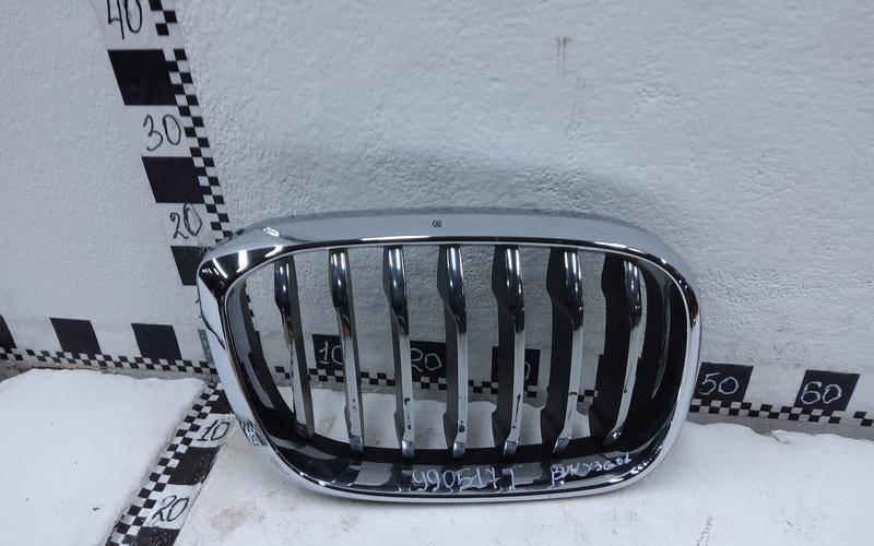 Решетка радиатора правая