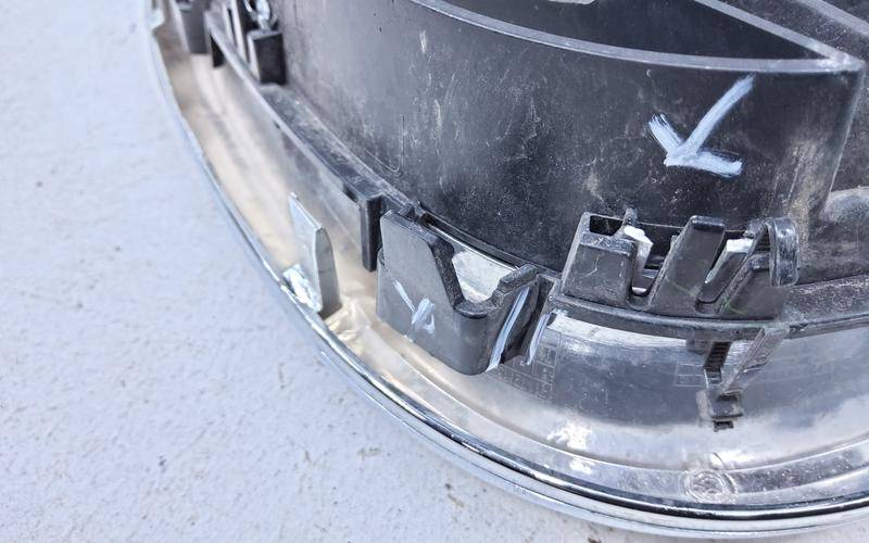 Решетка радиатора правая