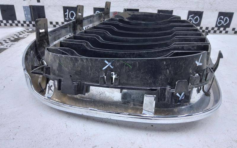 Решетка радиатора правая