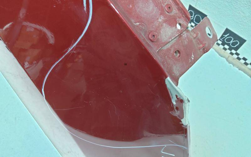 Крыло переднее правое