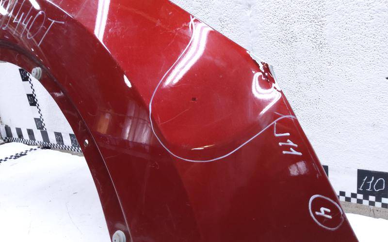 Крыло переднее правое