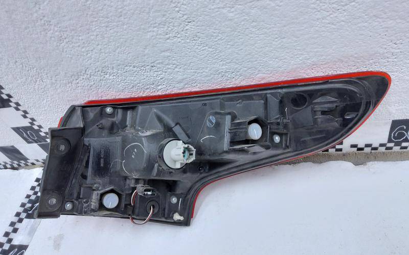 Фонарь задний наружный левый