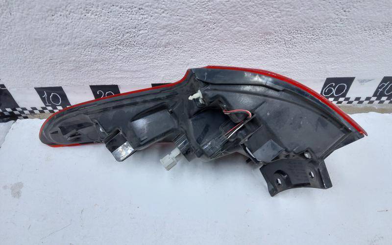 Фонарь задний наружный левый