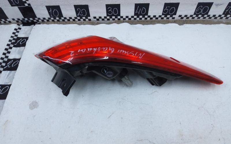 Фонарь задний наружный левый