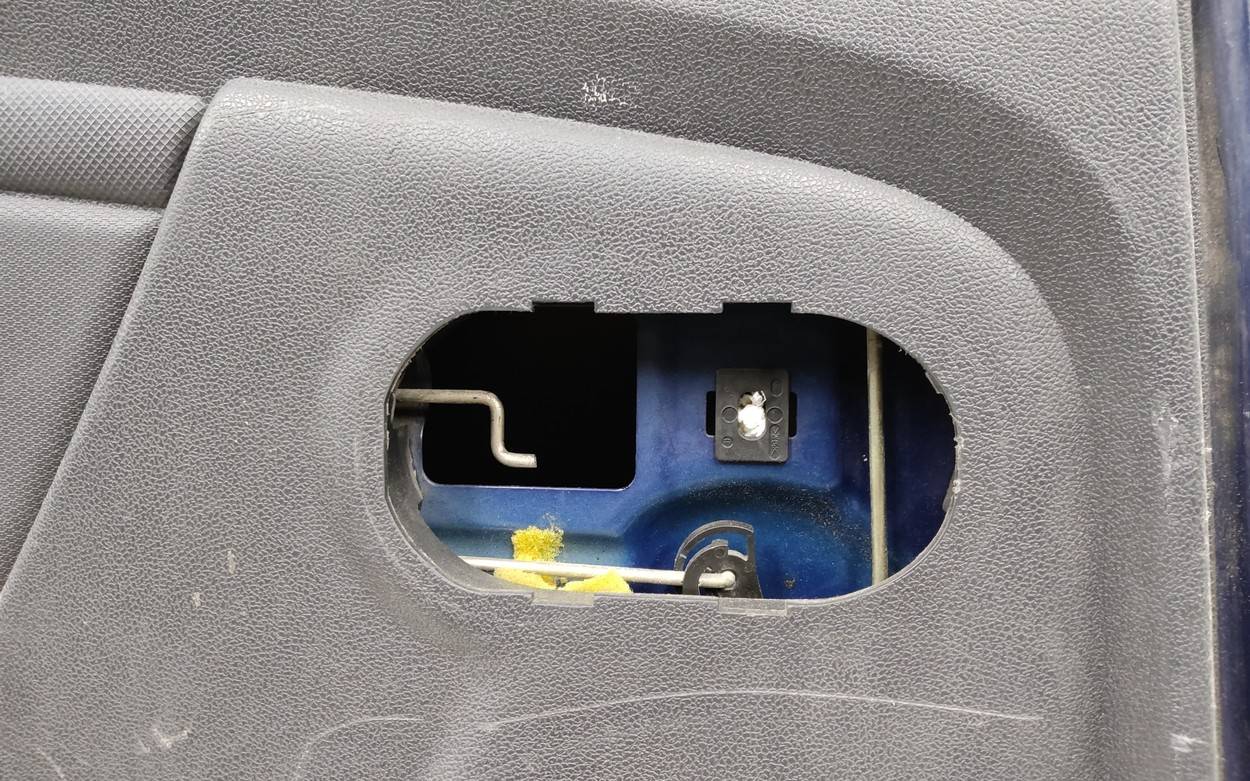 Дверь задняя левая