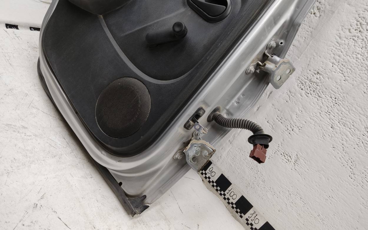 Дверь задняя левая