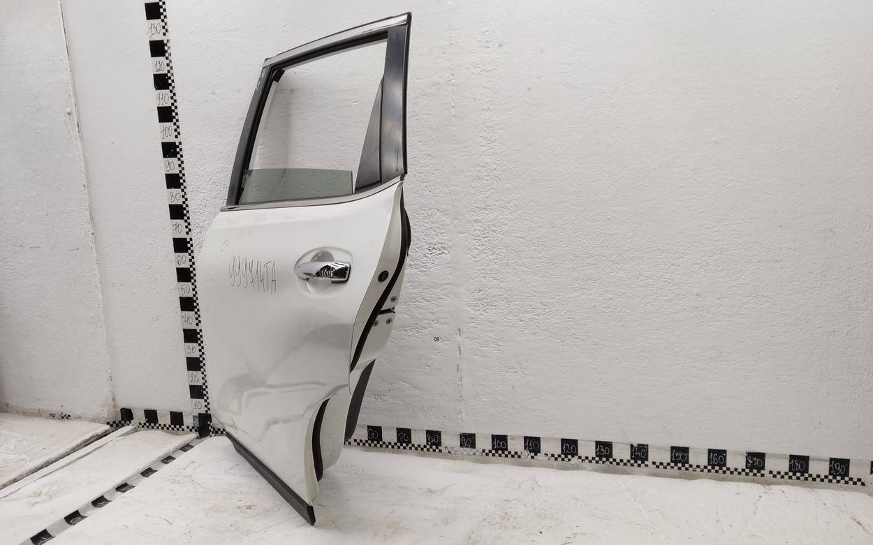 Дверь задняя левая