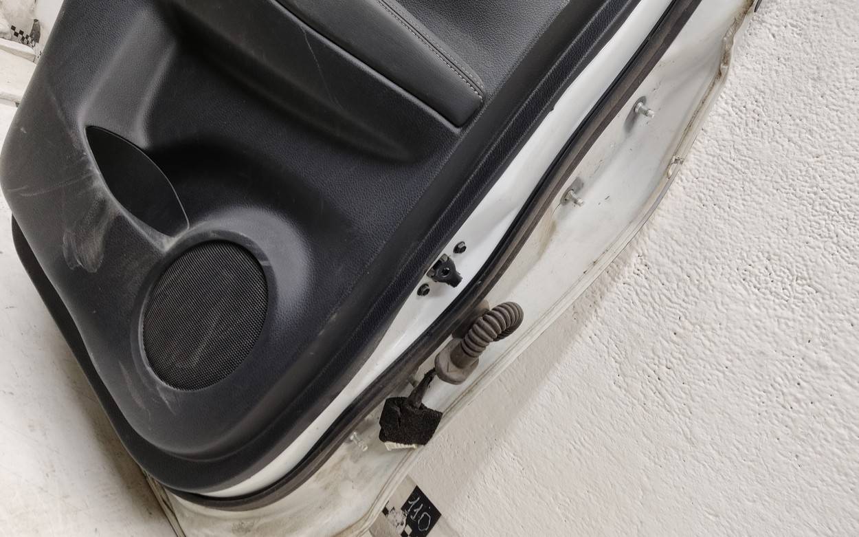 Дверь задняя левая