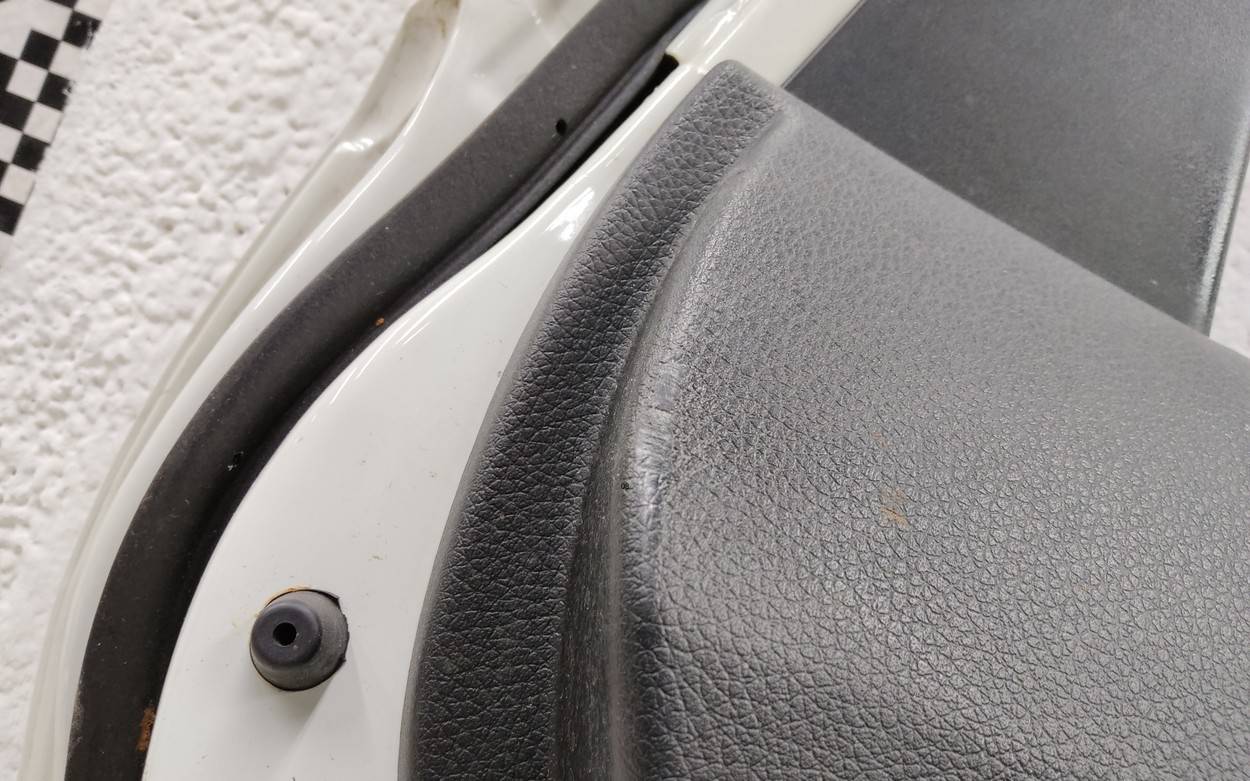 Дверь задняя левая