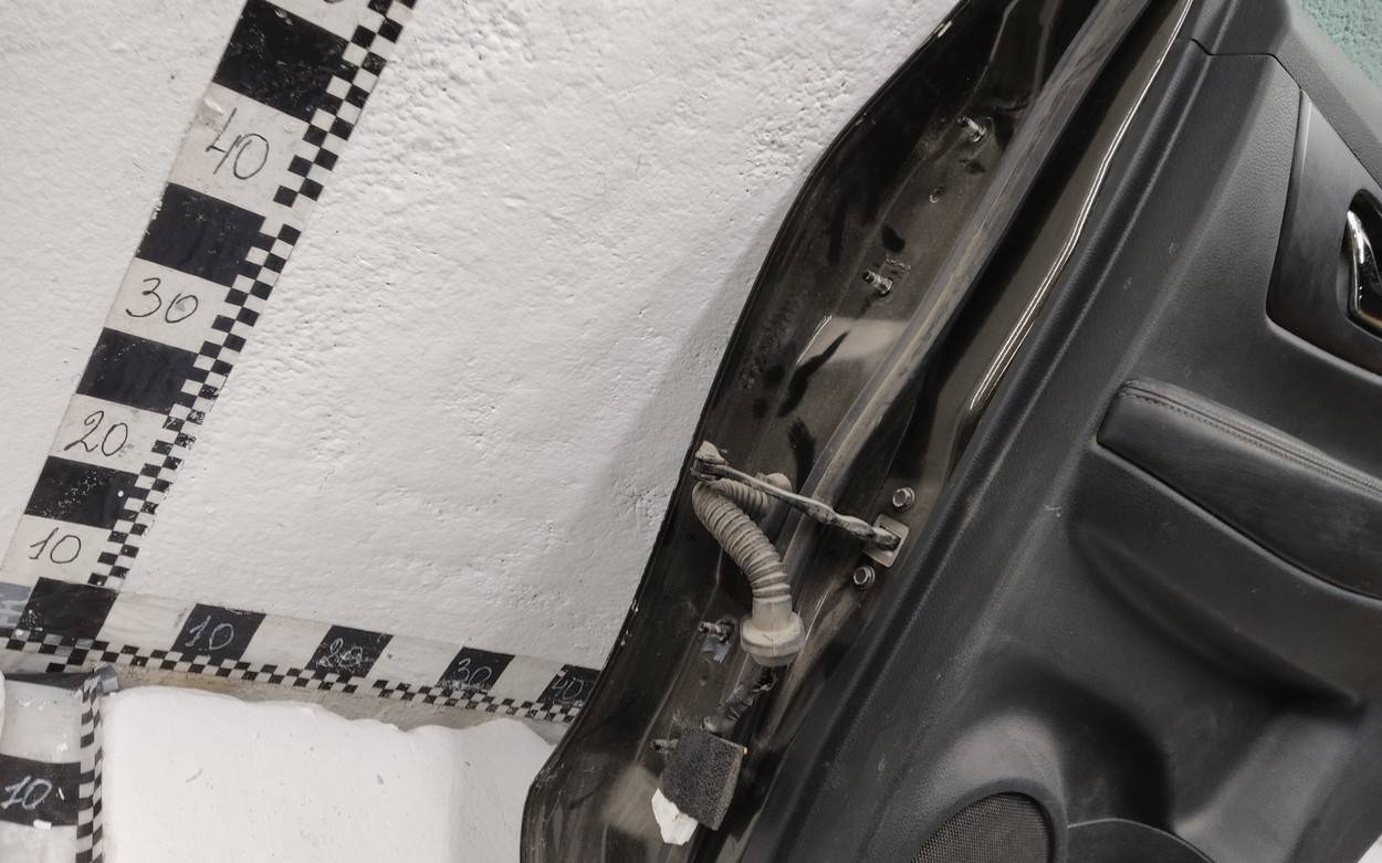 Дверь задняя правая