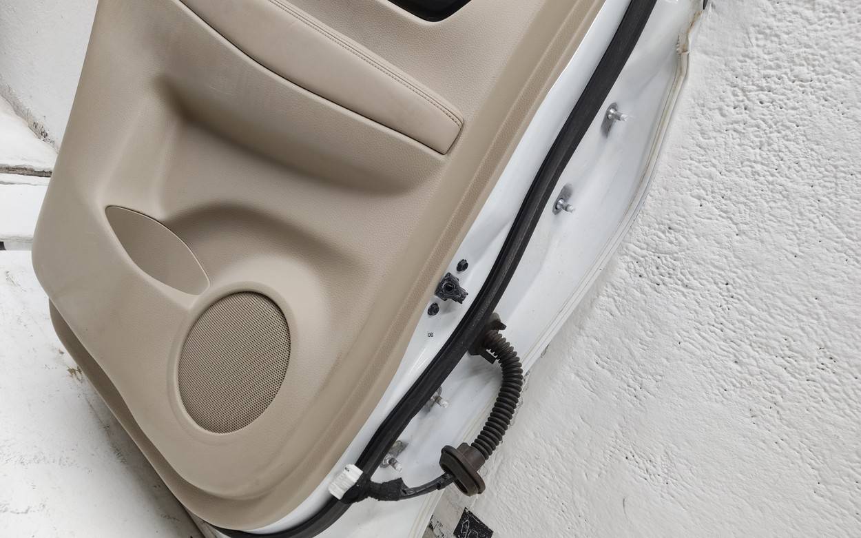 Дверь задняя левая