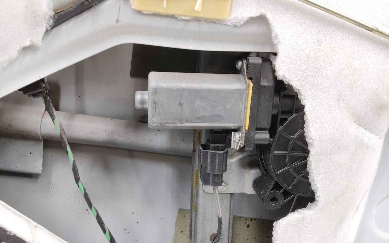 Дверь задняя левая