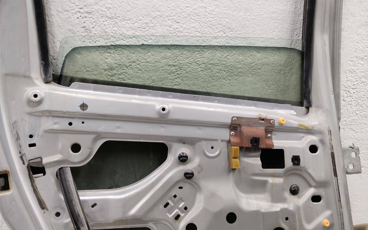 Дверь задняя левая
