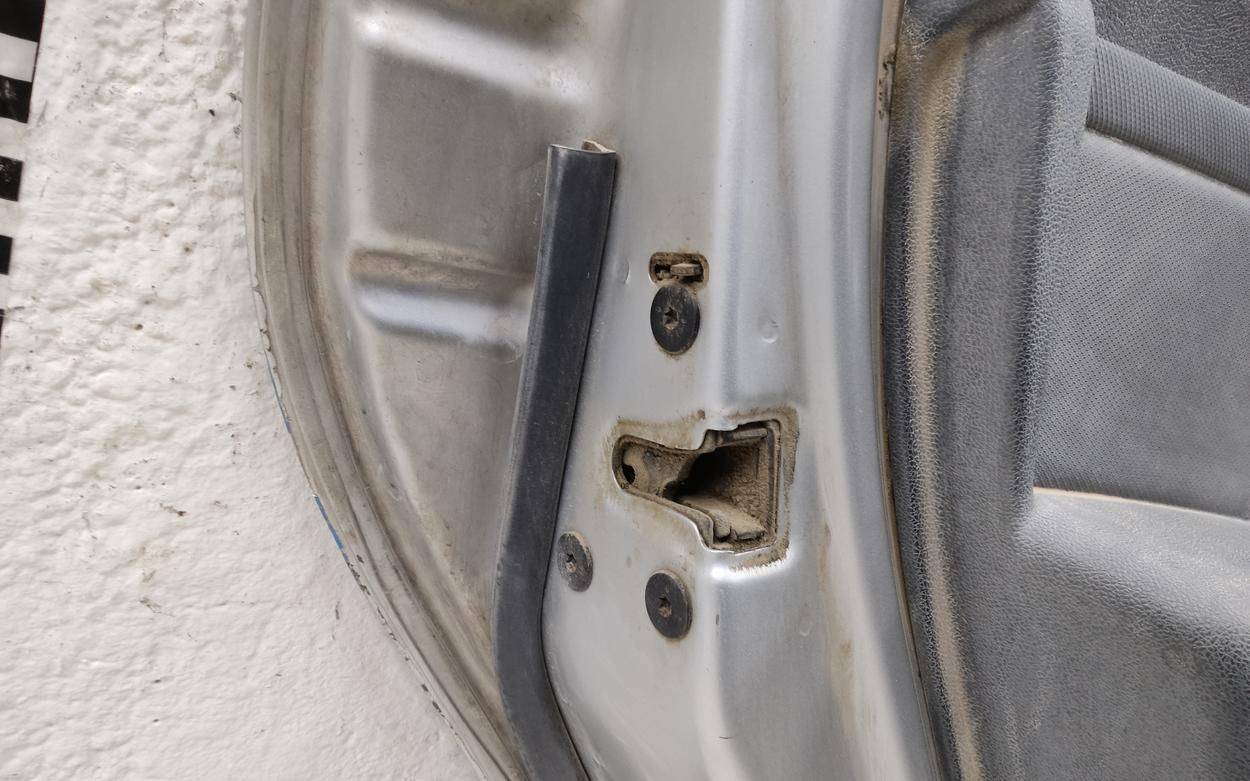 Дверь задняя левая
