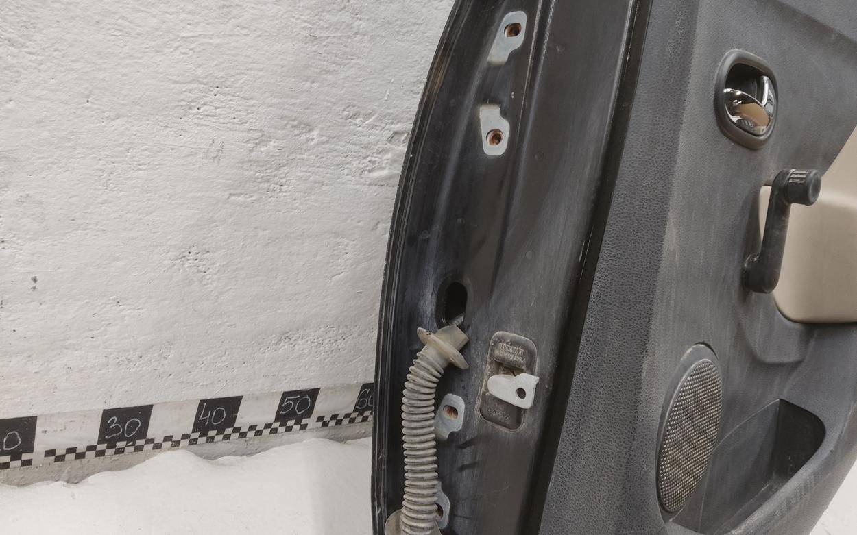 Дверь задняя правая