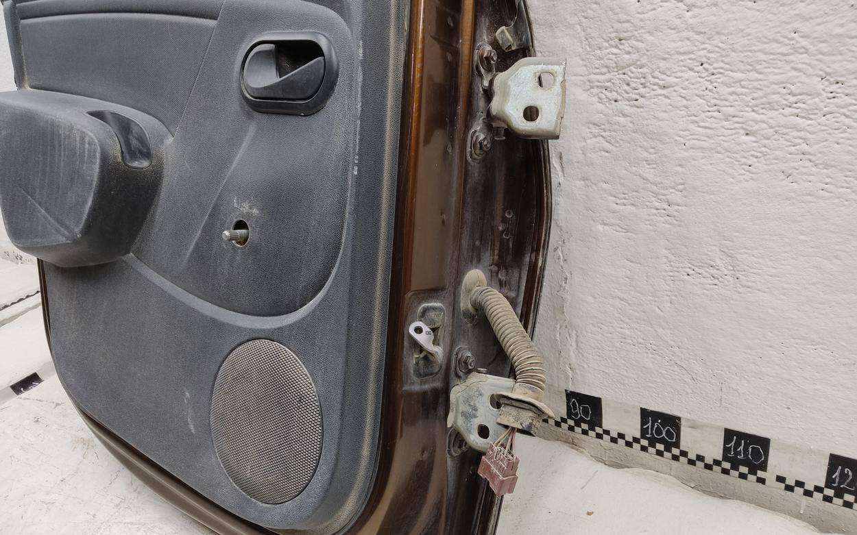 Дверь задняя левая