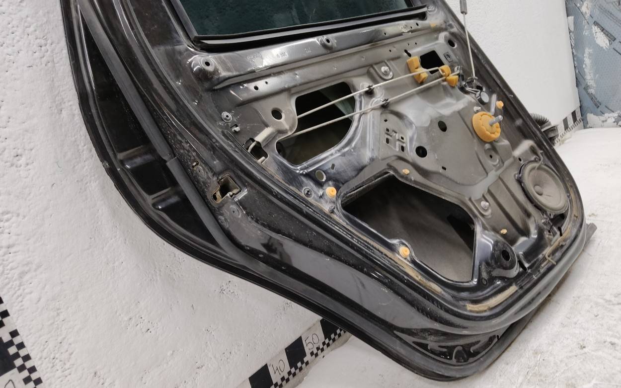 Дверь задняя левая