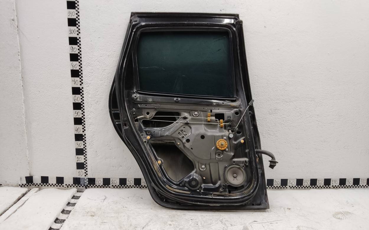 Дверь задняя левая