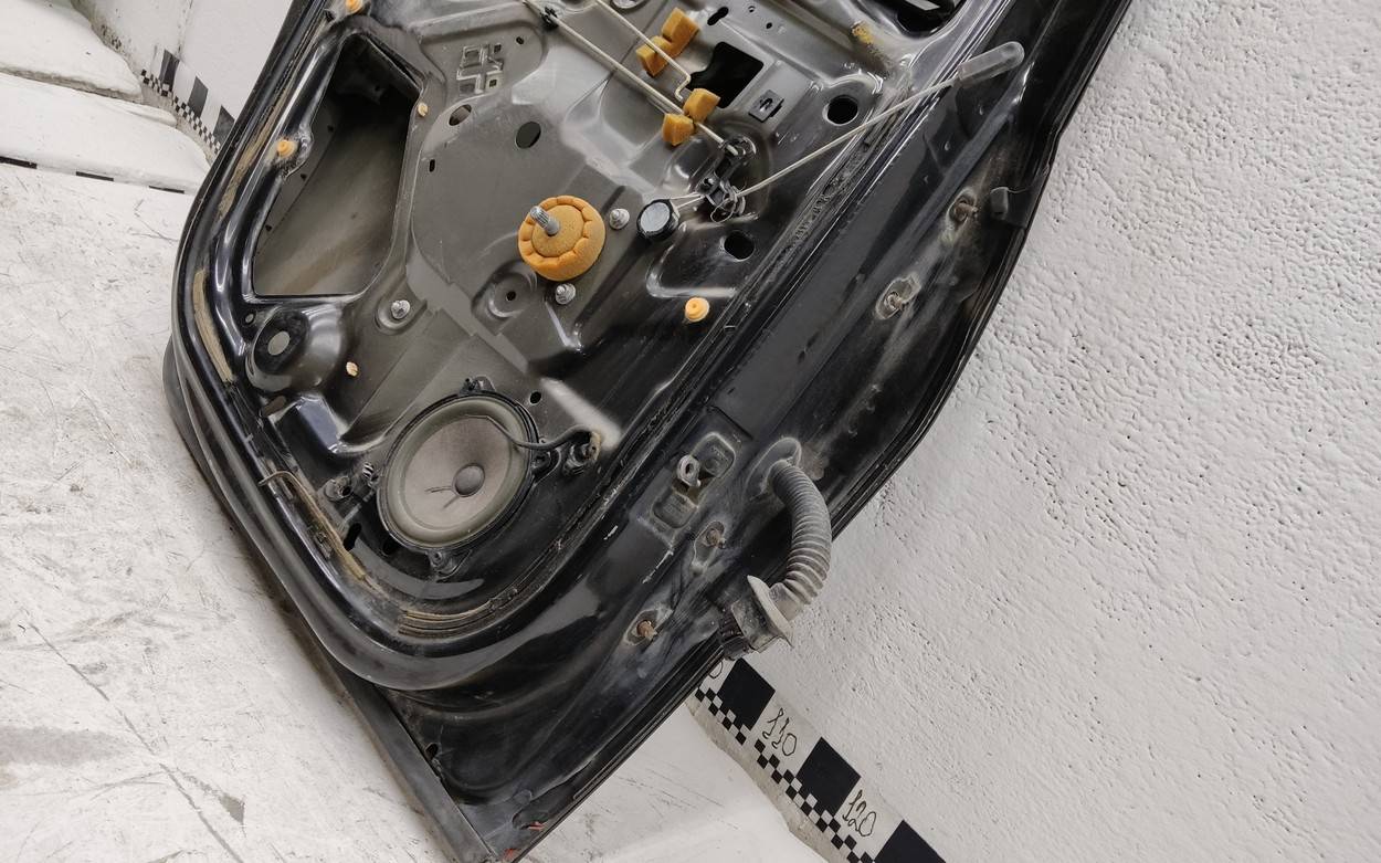 Дверь задняя левая