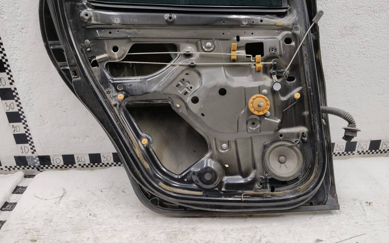 Дверь задняя левая