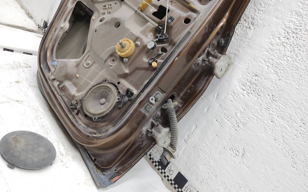 Дверь задняя левая