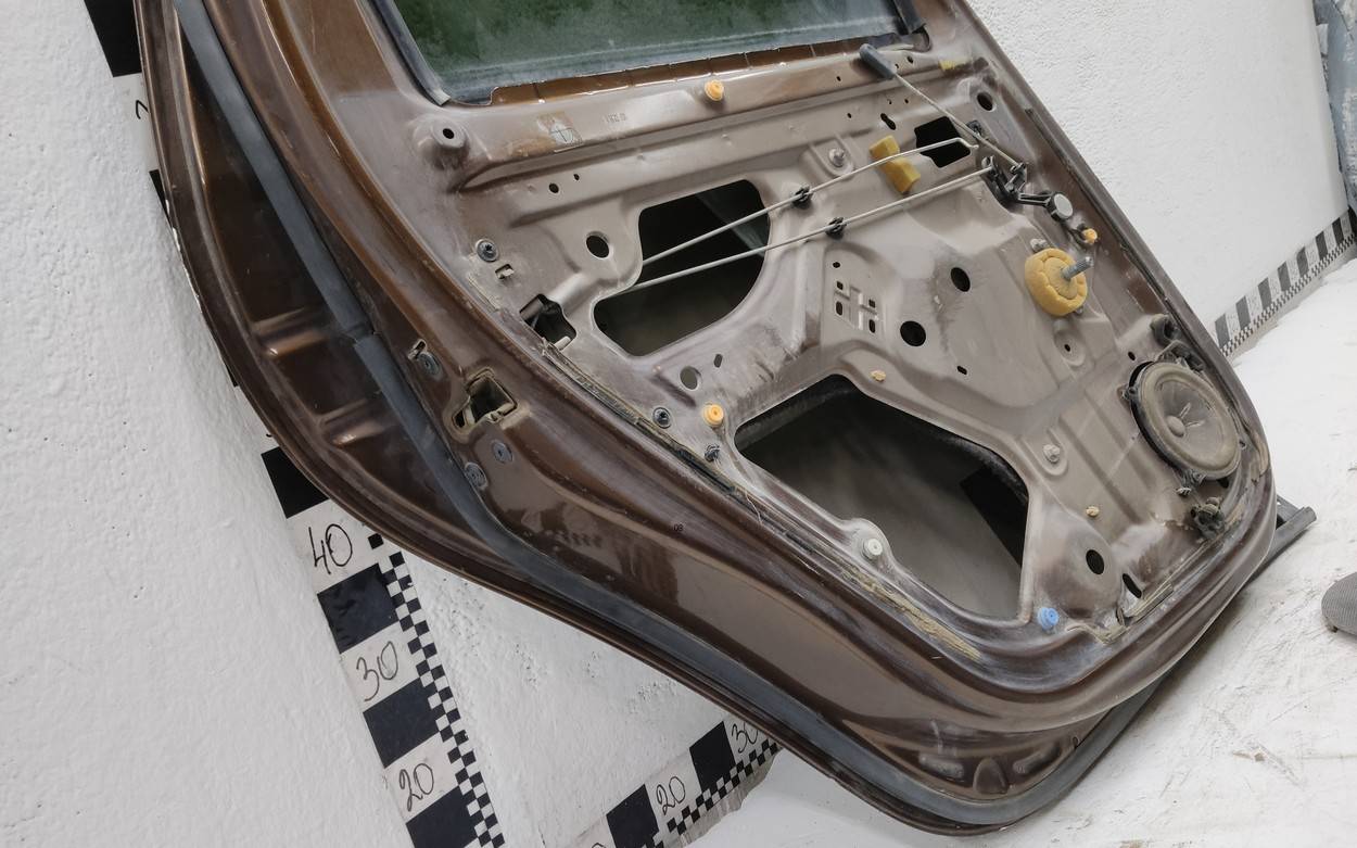 Дверь задняя левая