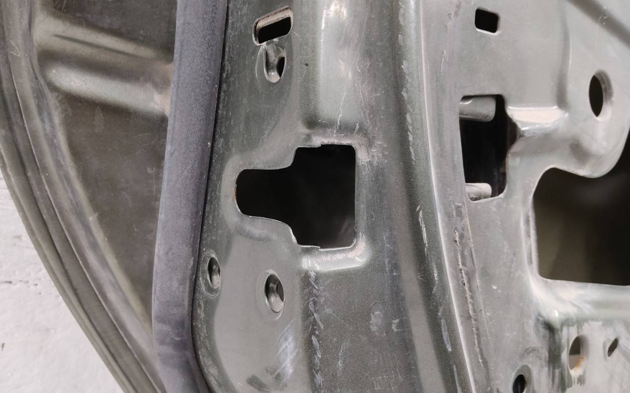 Дверь задняя левая