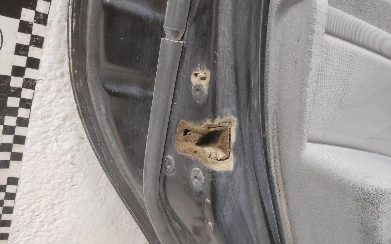 Дверь задняя левая