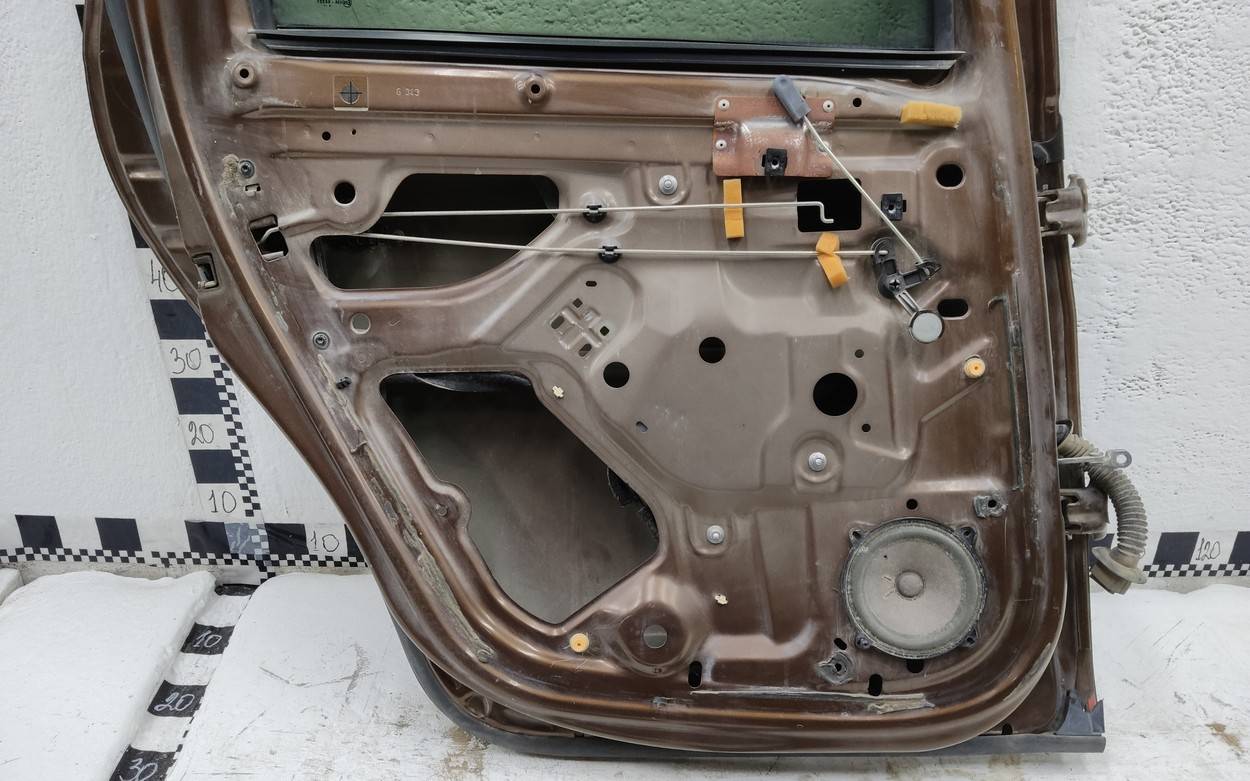 Дверь задняя левая