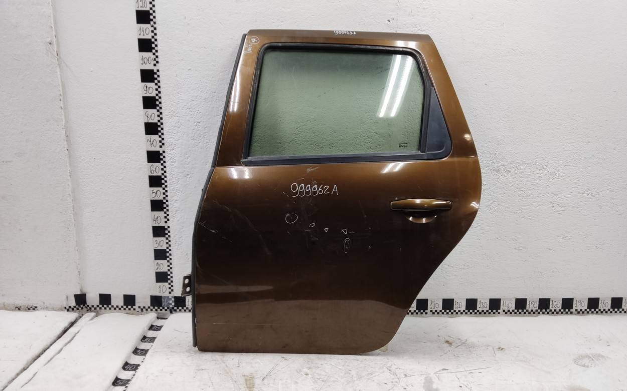 Дверь задняя левая