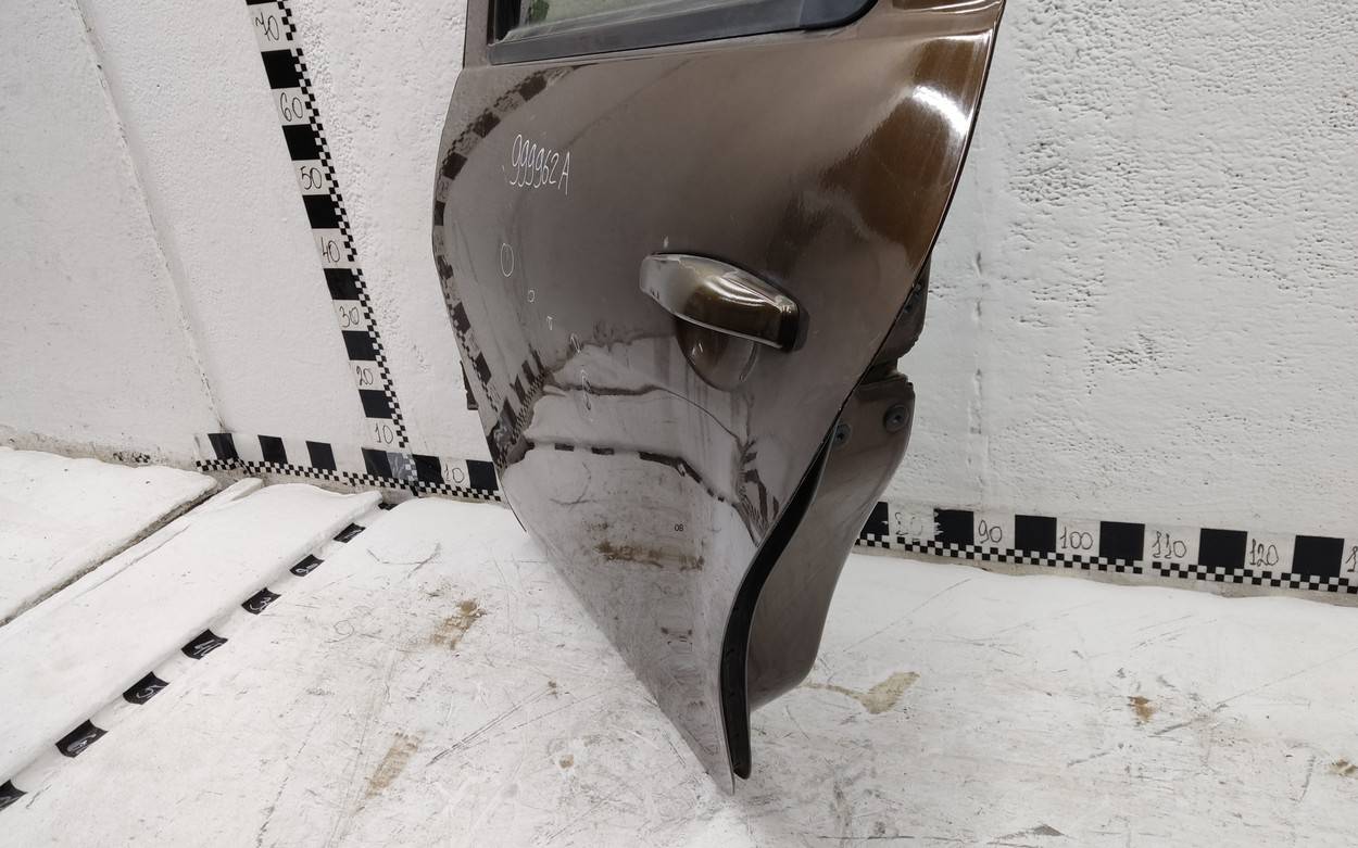 Дверь задняя левая