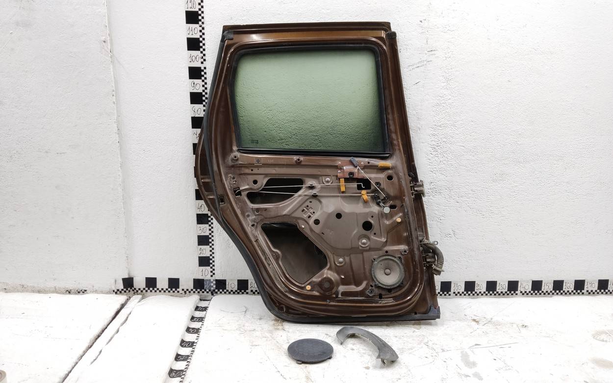 Дверь задняя левая