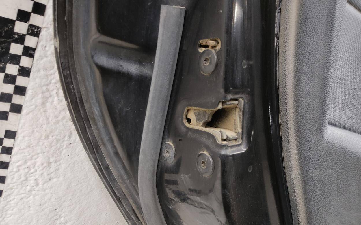 Дверь задняя левая