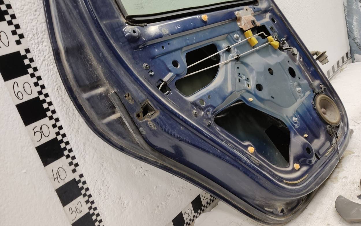 Дверь задняя левая